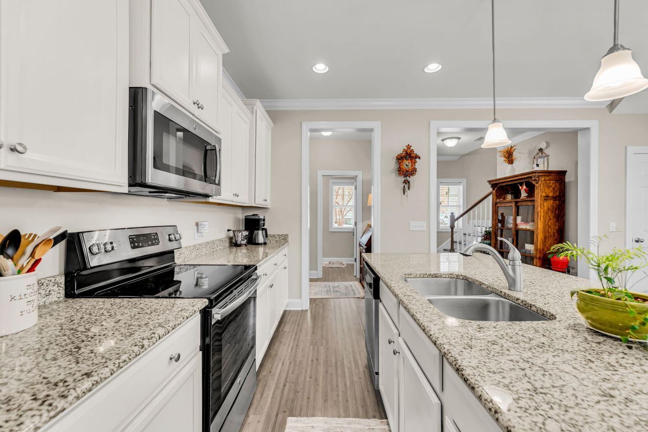 4250 Scharite Street Photo 13