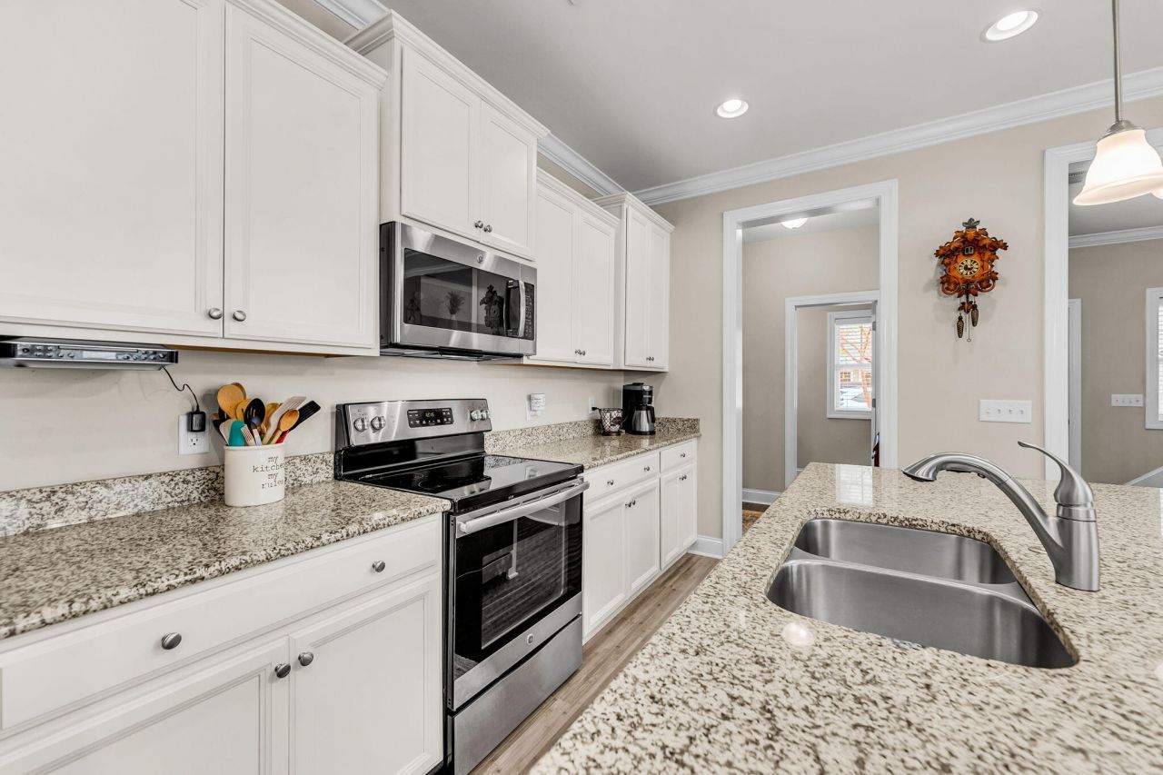 4250 Scharite Street Photo 14