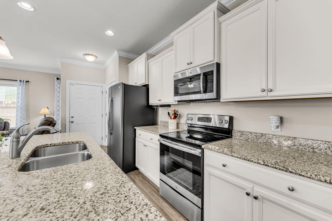 4250 Scharite Street Photo 17