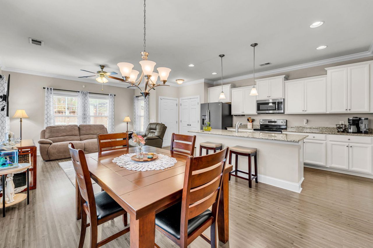 4250 Scharite Street Photo 19