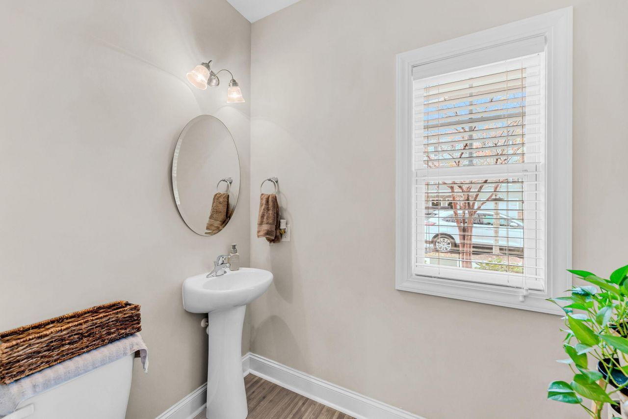 4250 Scharite Street Photo 21