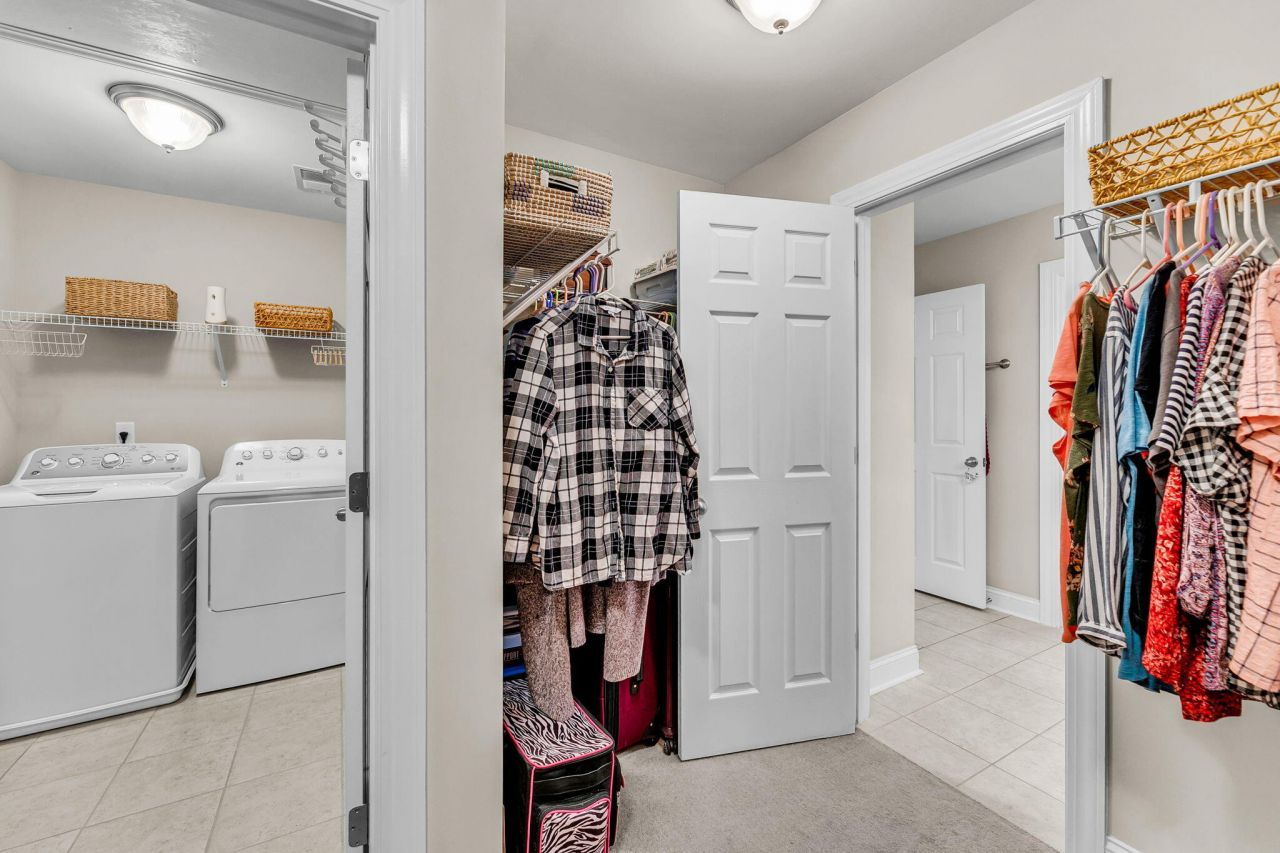 4250 Scharite Street Photo 28