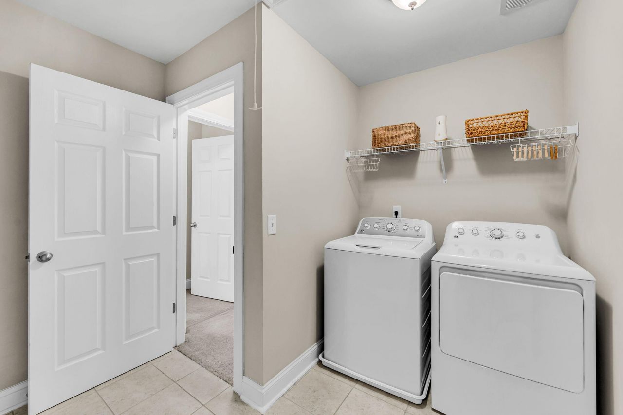 4250 Scharite Street Photo 29