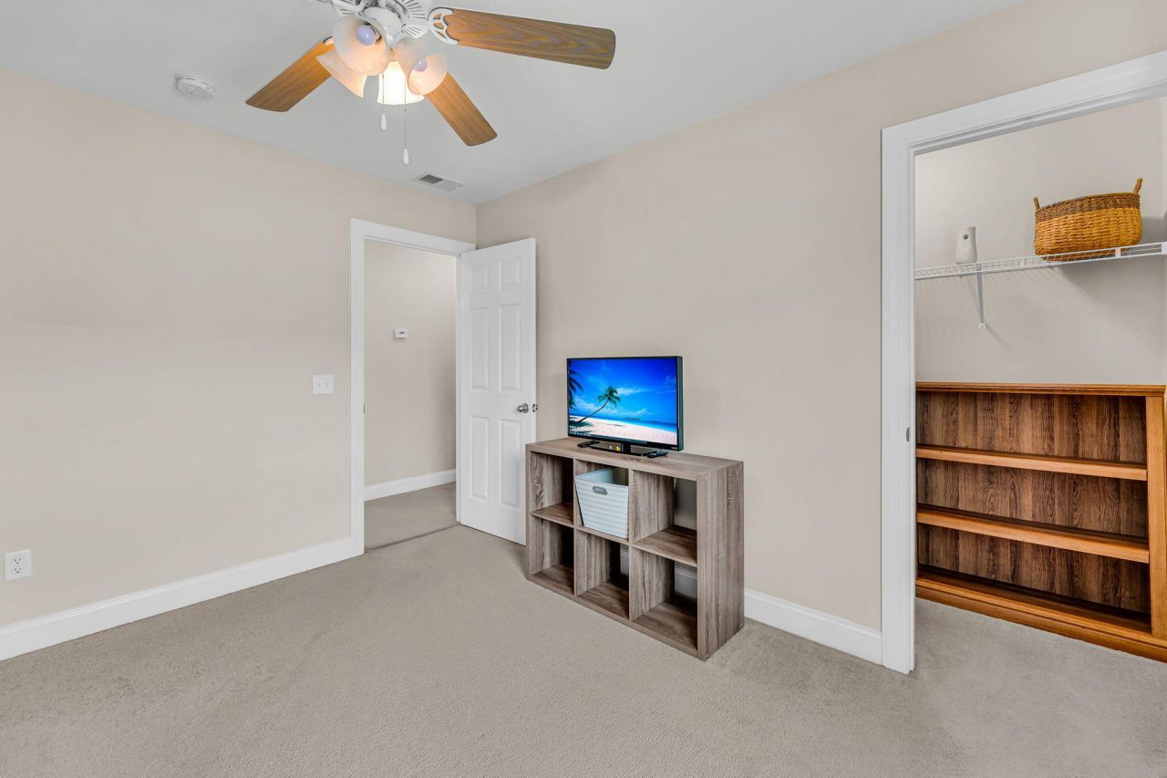 4250 Scharite Street Photo 31