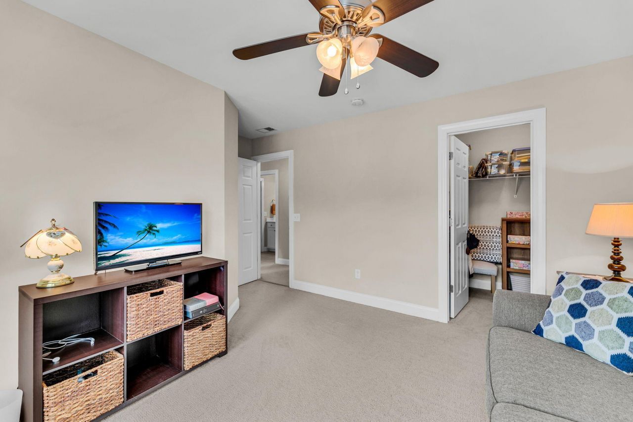 4250 Scharite Street Photo 35