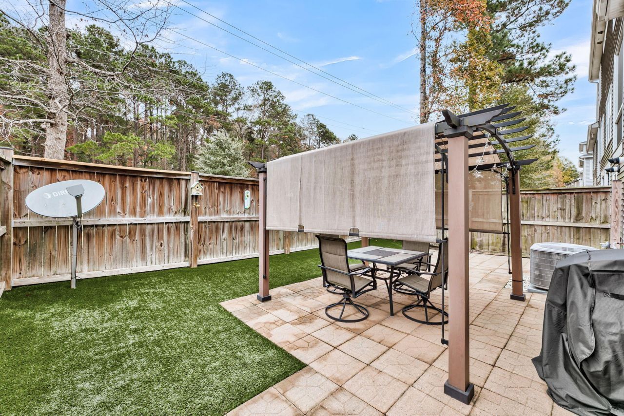 4250 Scharite Street Photo 39