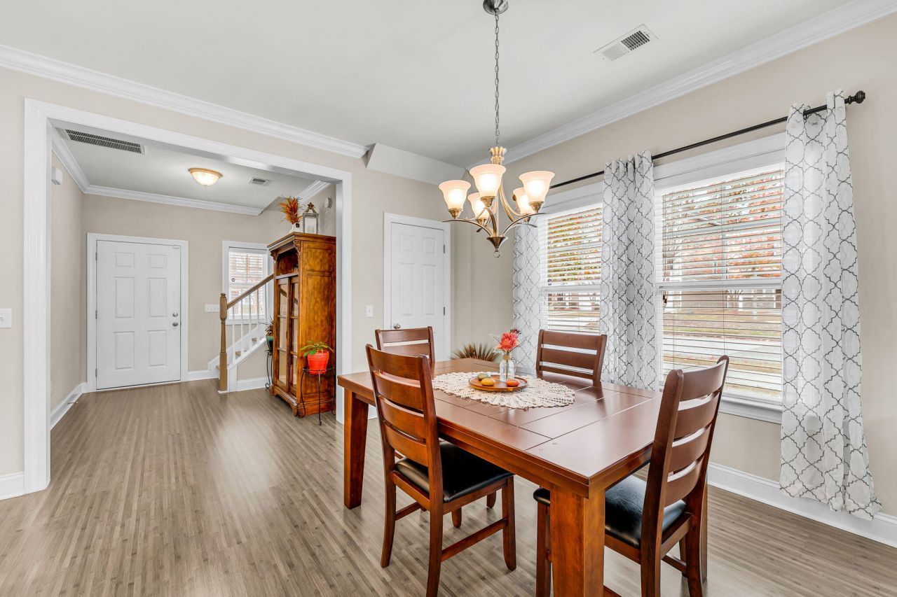 4250 Scharite Street Photo 7