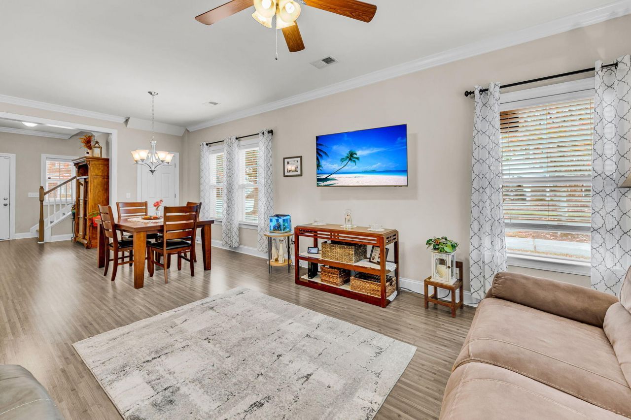 4250 Scharite Street Photo 8