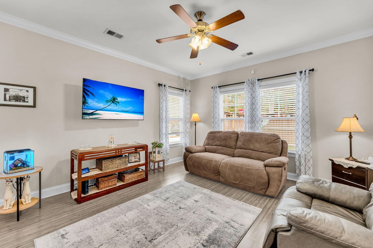 4250 Scharite Street Photo 9