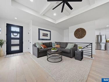 9118 Hillcrest Trail, Lincoln, NE 68520