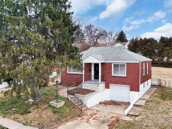 813 Chain Of Rocks Drive, St Louis, MO 63137