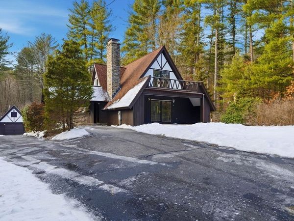 62 Brook St, Dunstable, MA 01827