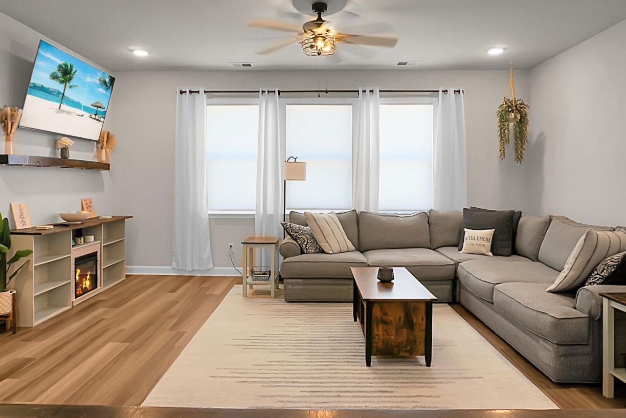 305 Lanyard Street Photo 10