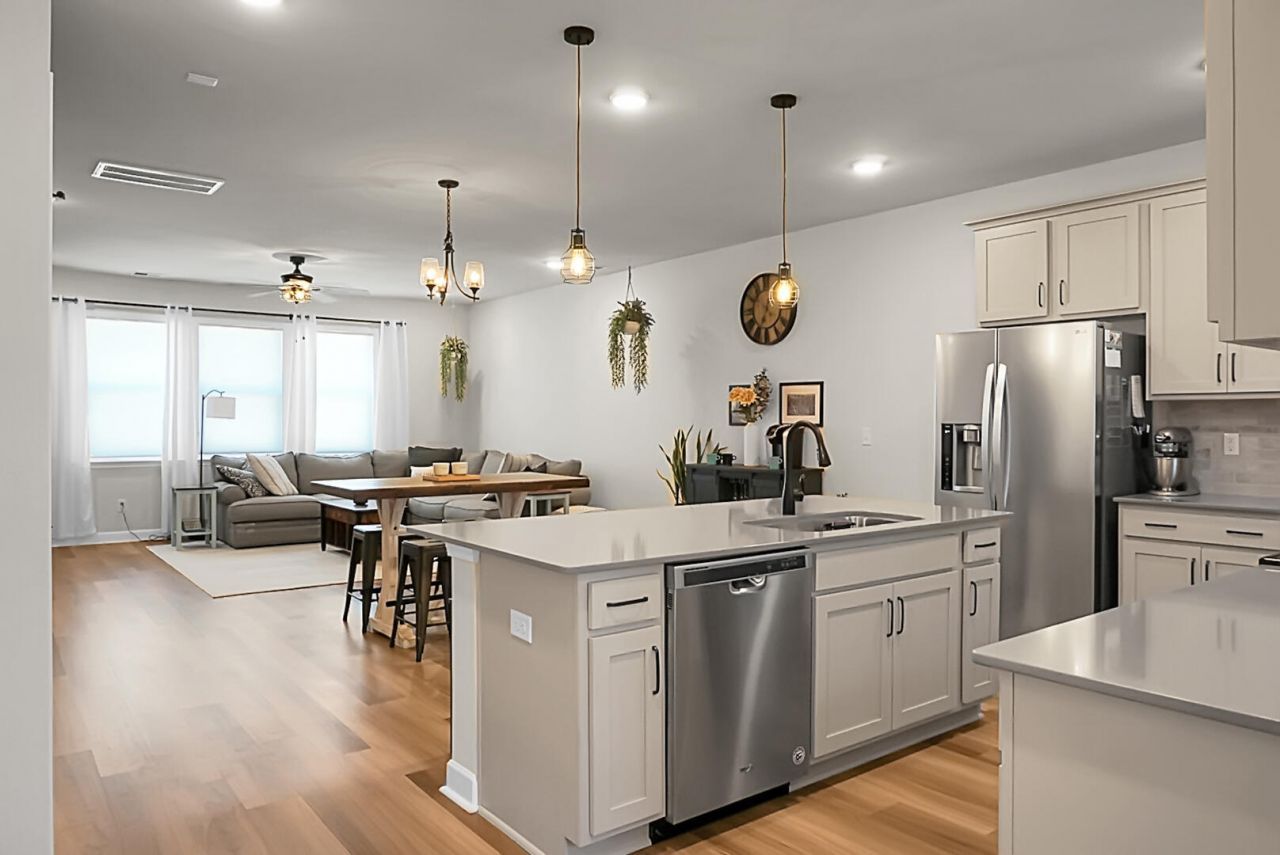 305 Lanyard Street Photo 20