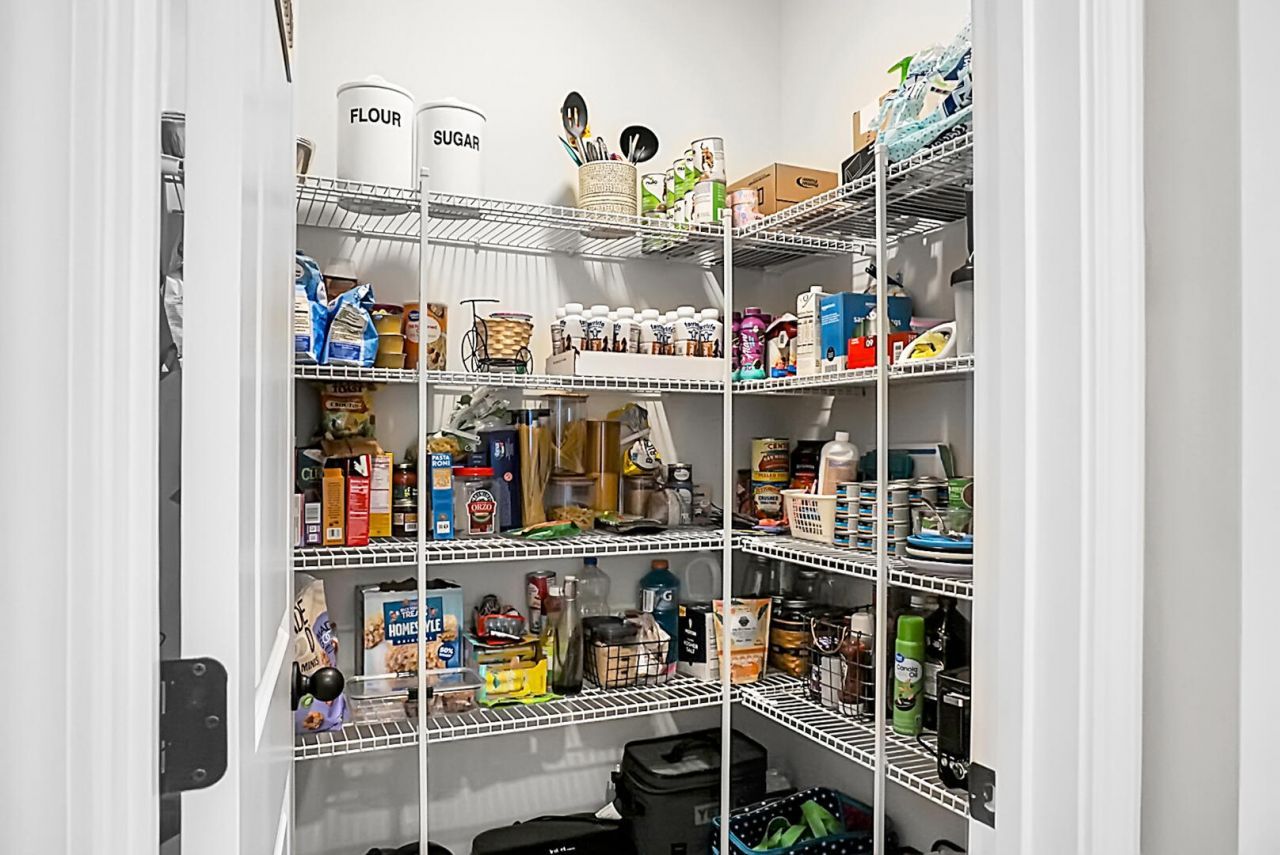 305 Lanyard Street Photo 22