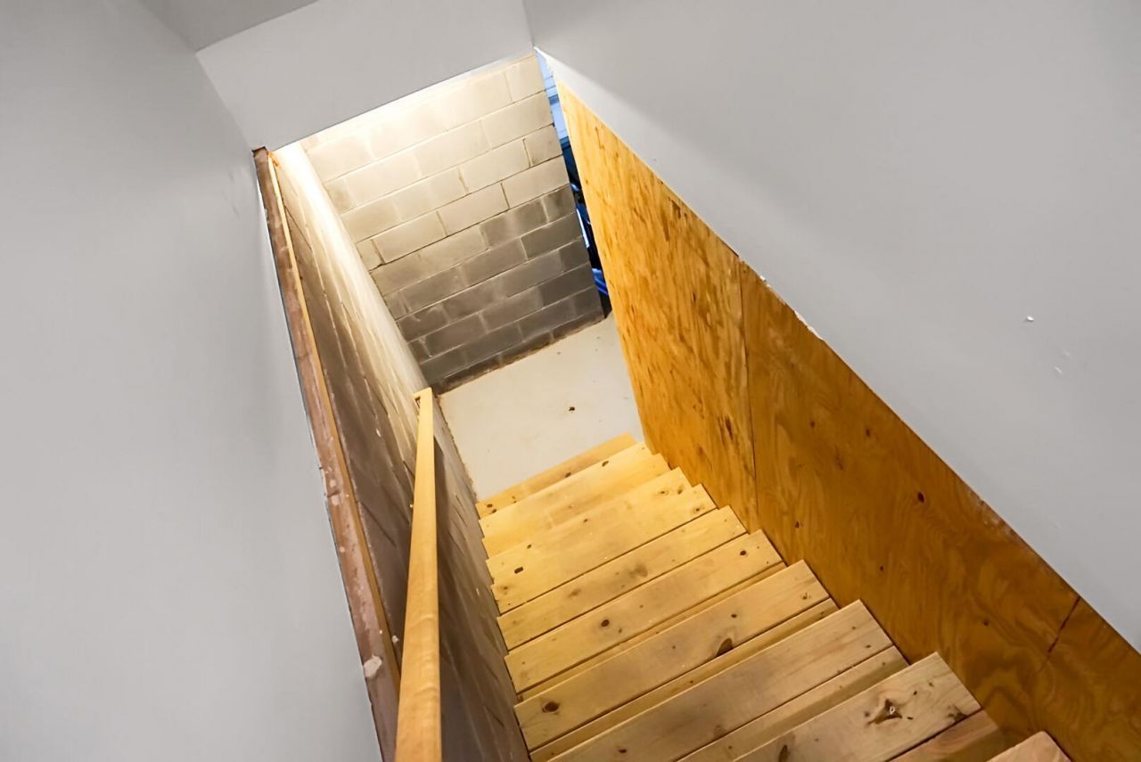 305 Lanyard Street Photo 48