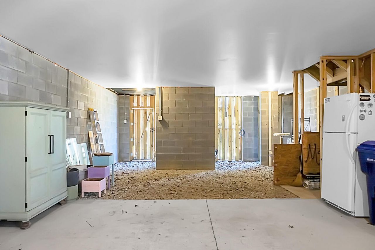 305 Lanyard Street Photo 50