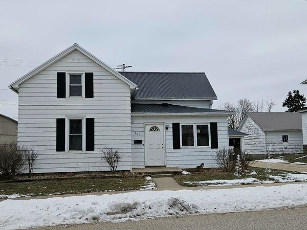 301 SE 9th Street, Dyersville, IA 52040