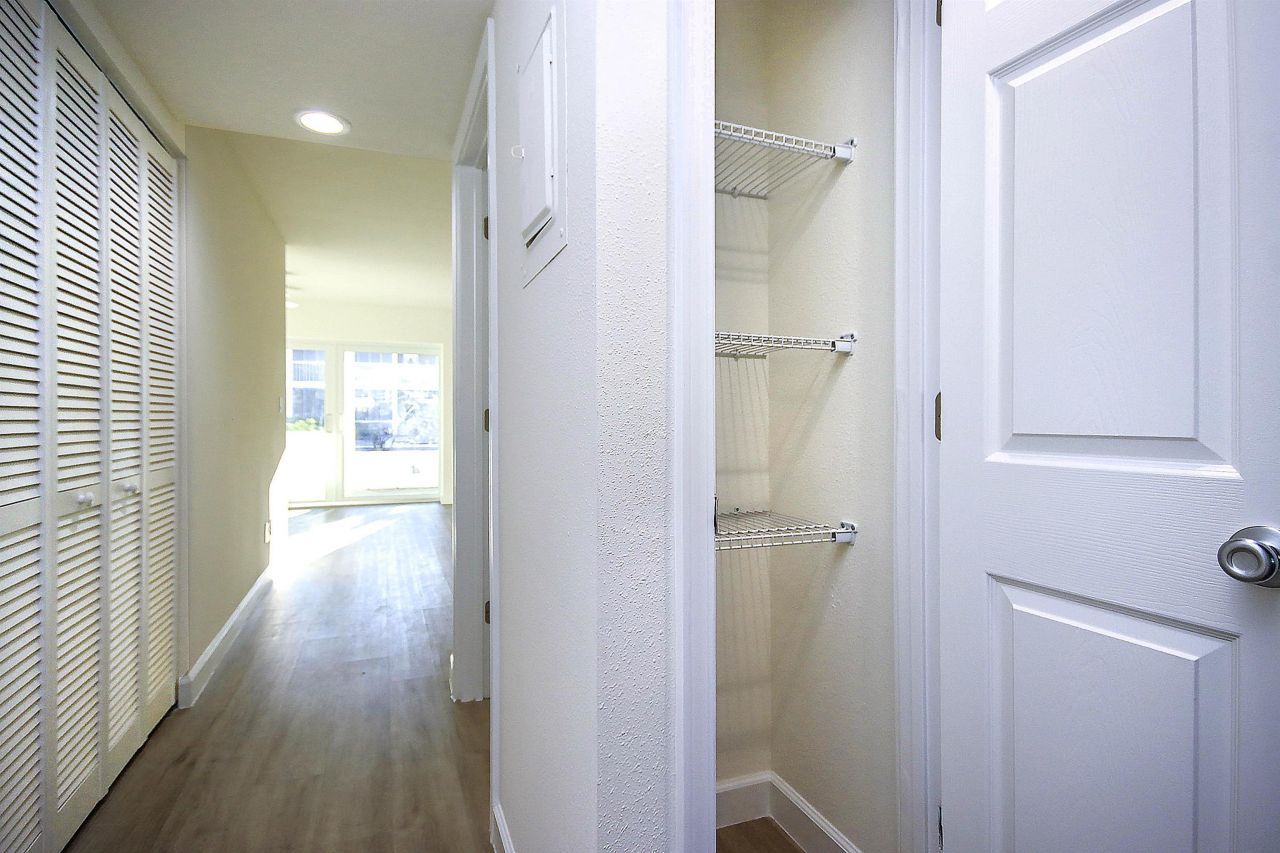 561 Periwinkle Way, Unit E2, Sanibel, FL 33957 Photo