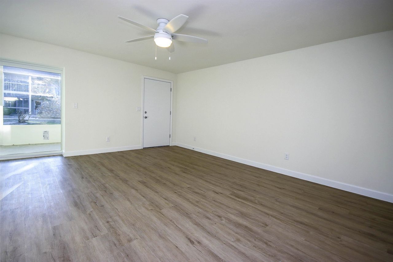 561 Periwinkle Way, Unit E2, Sanibel, FL 33957 Photo