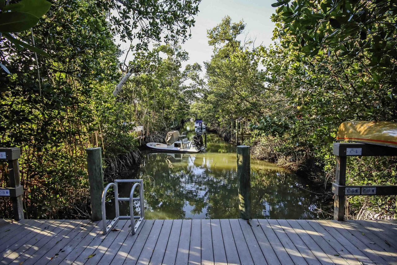 561 Periwinkle Way, Unit E2, Sanibel, FL 33957 Photo