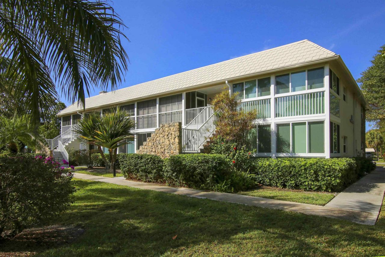 561 Periwinkle Way, Unit E2, Sanibel, FL 33957 Photo