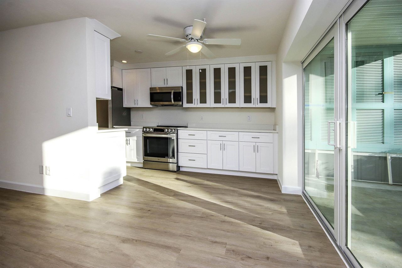 561 Periwinkle Way, Unit E2, Sanibel, FL 33957 Photo