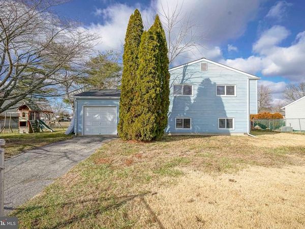 220 COLLEGE DRIVE, PEMBERTON, NJ 08068