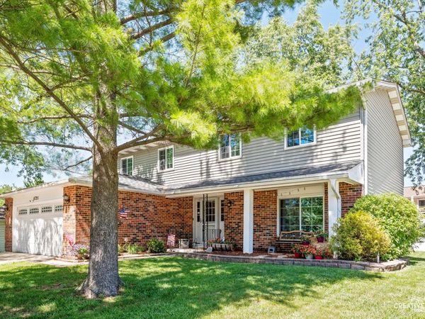 6725 Foxtree Avenue, Woodridge, IL 60517