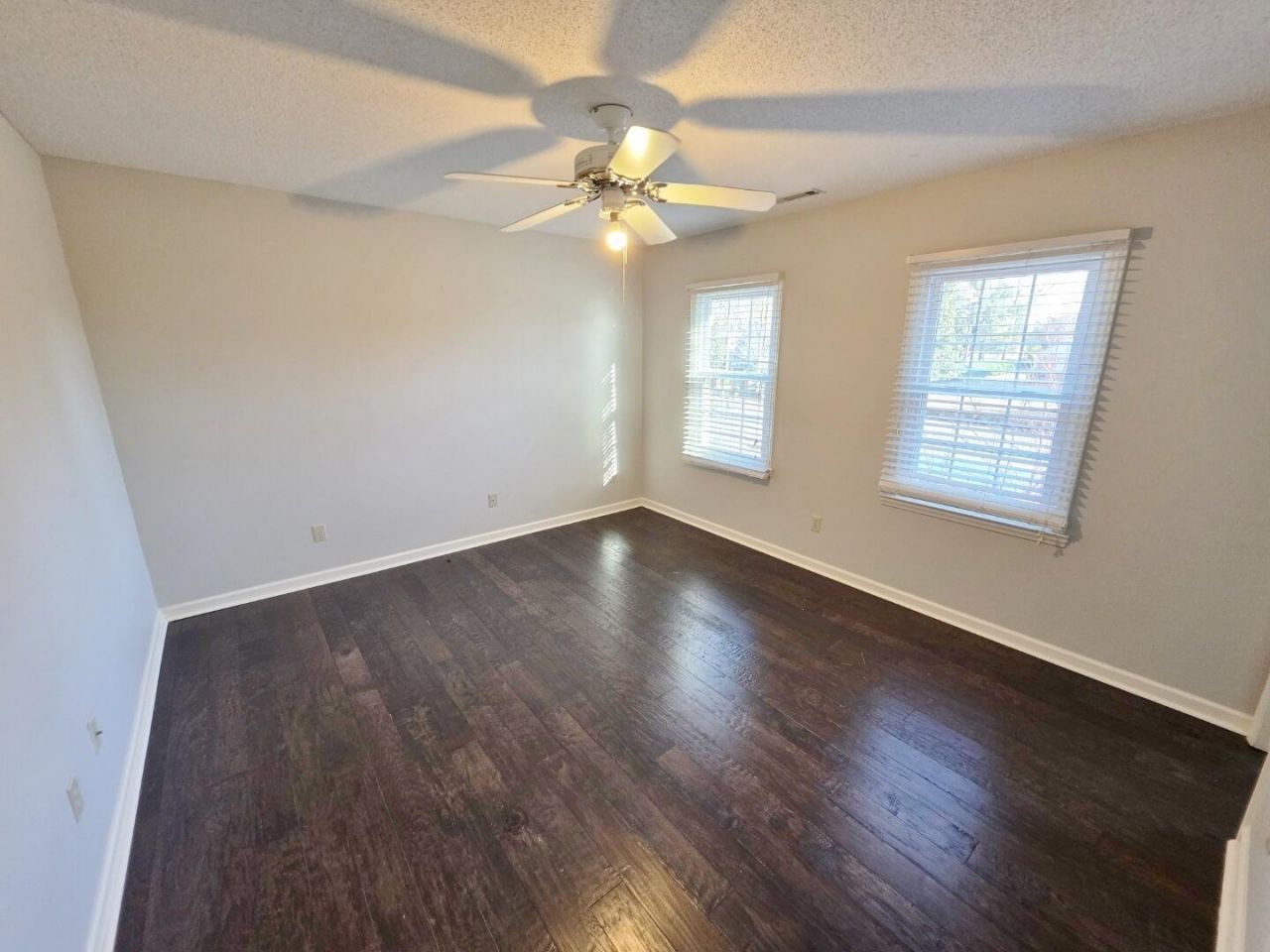 1272 NW Lee Blvd NW Boulevard Photo 17