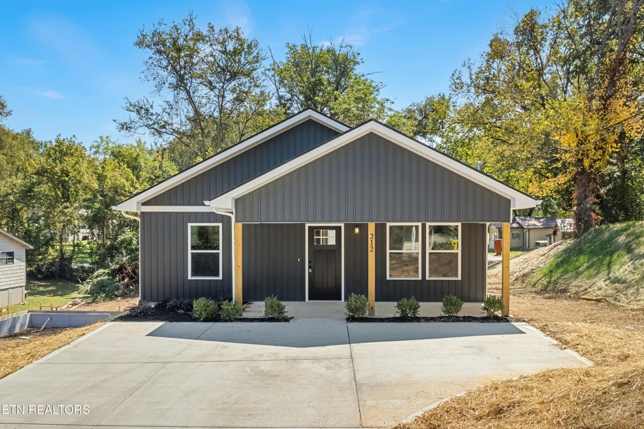 212 Avenue C, Knoxville, TN 37920 Main Photo