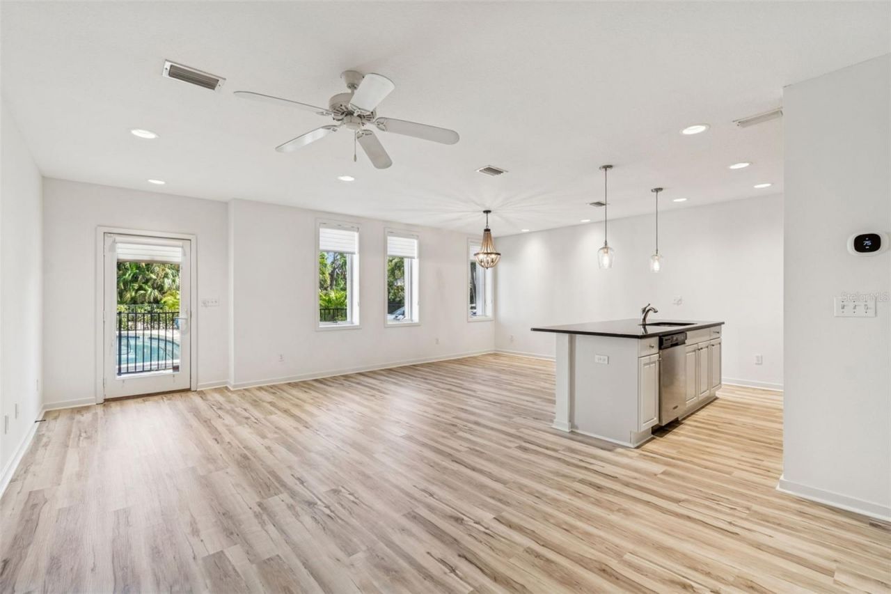 1685 Laurel Street, Unit 3, Sarasota, FL 34236 Photo