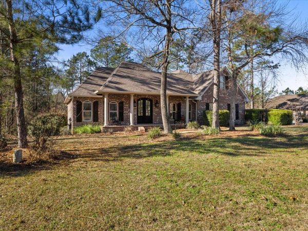 14 E Donnington Ct., Hattiesburg, MS 39402