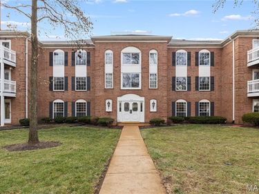 974 Claytonbrook Drive, Unit 1A, Ballwin, MO 63011