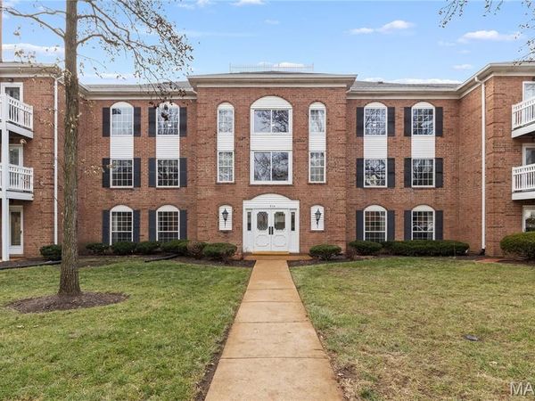 974 Claytonbrook Drive, Unit 1A, Ballwin, MO 63011