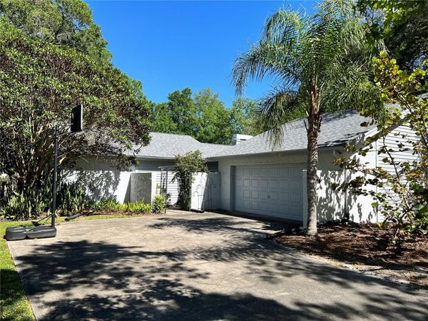 3207 TARABROOK DRIVE, TAMPA, FL 33618