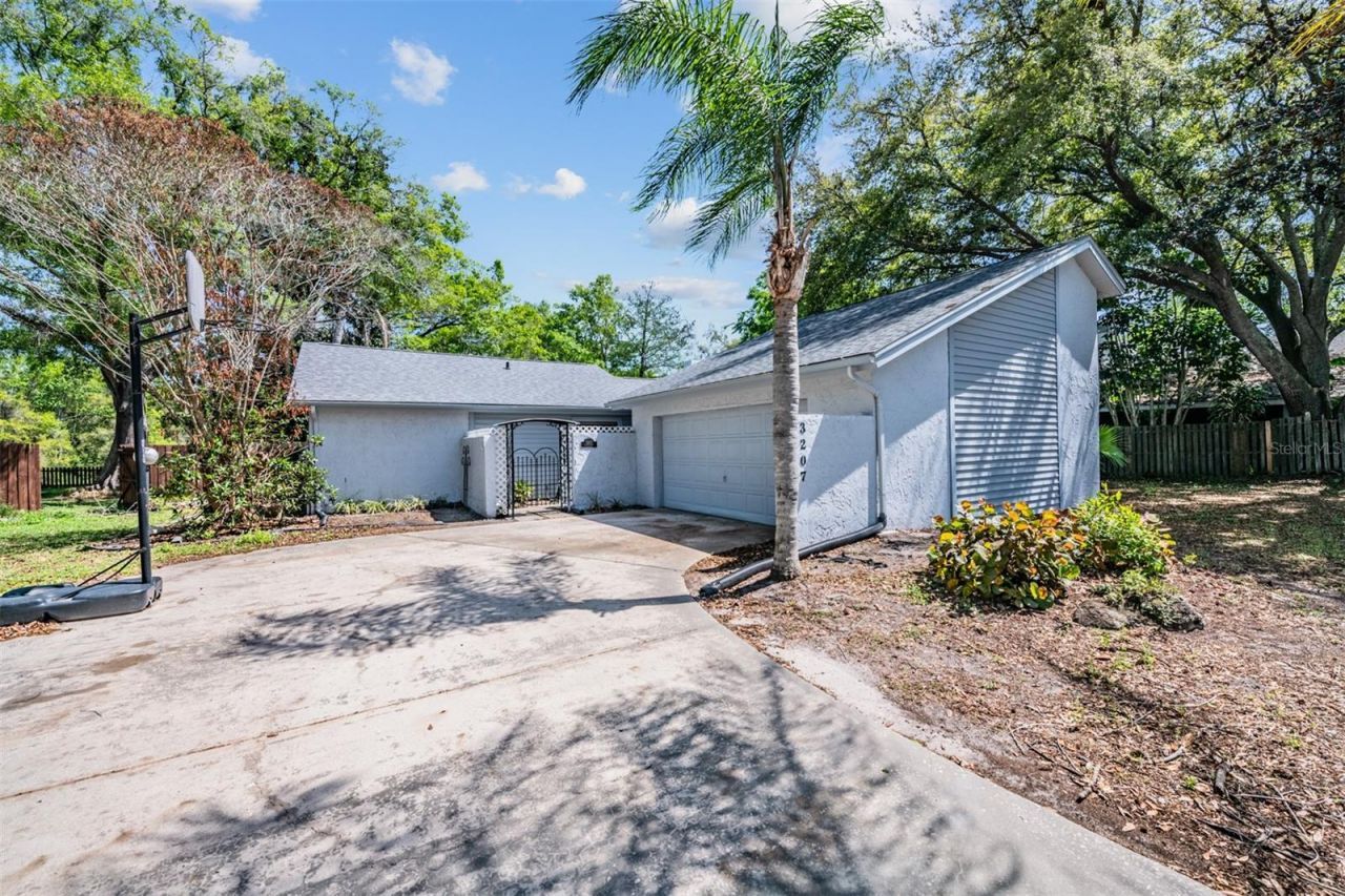 3207 Tarabrook Drive, Tampa, FL 33618 Main Photo