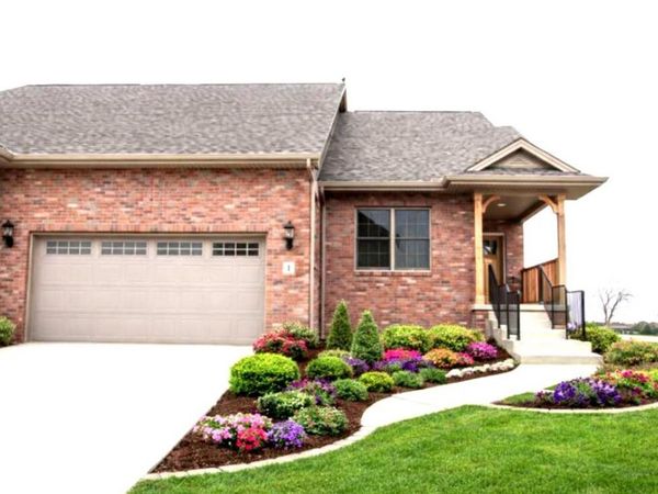 1 Saint Ivans Circle, Bloomington, IL 61705