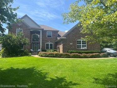 6707 Forest Pointe Boulevard, Springfield Twp, MI 48350