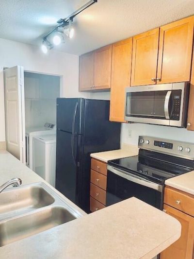 276 Alexandra Drive Photo 4