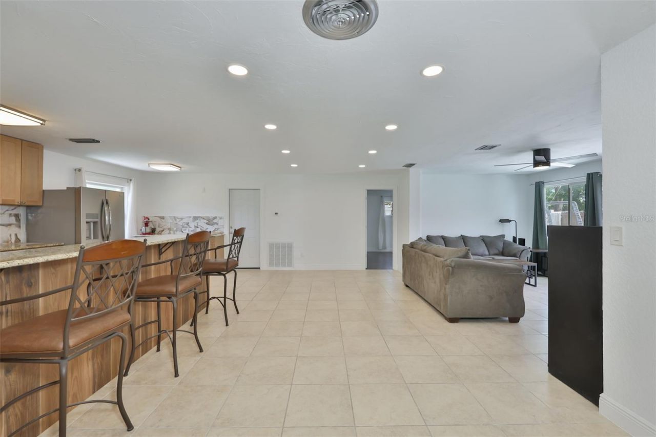 1667 N Dakota Avenue Ne, Saint Petersburg, FL 33703 Photo
