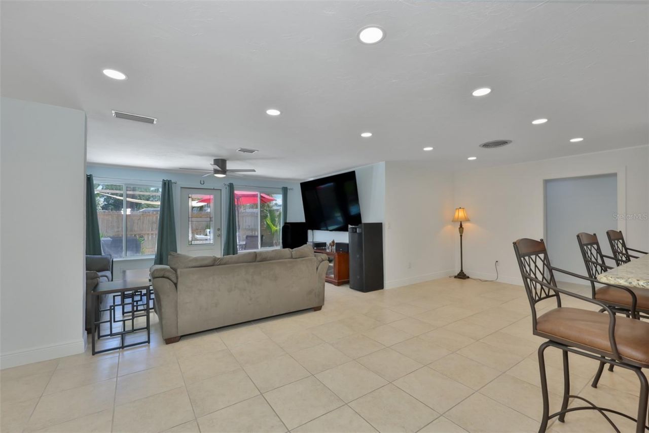 1667 N Dakota Avenue Ne, Saint Petersburg, FL 33703 Photo