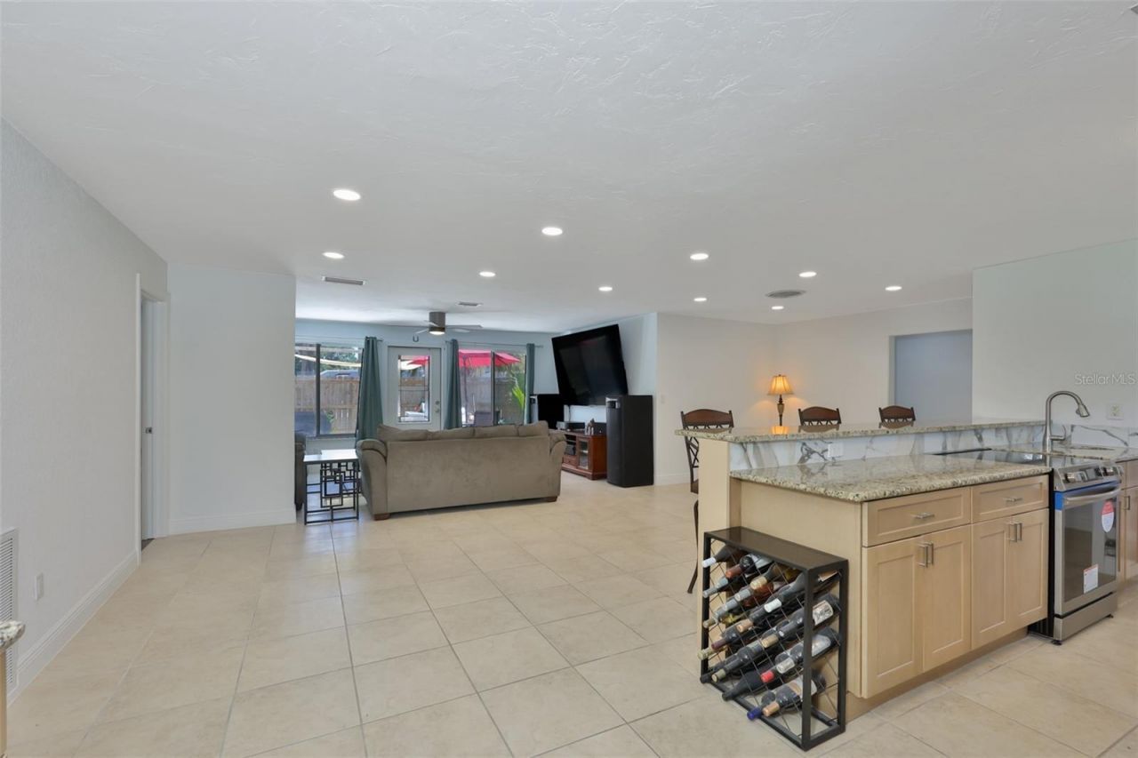 1667 N Dakota Avenue Ne, Saint Petersburg, FL 33703 Photo