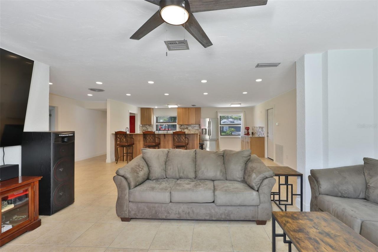 1667 N Dakota Avenue Ne, Saint Petersburg, FL 33703 Photo