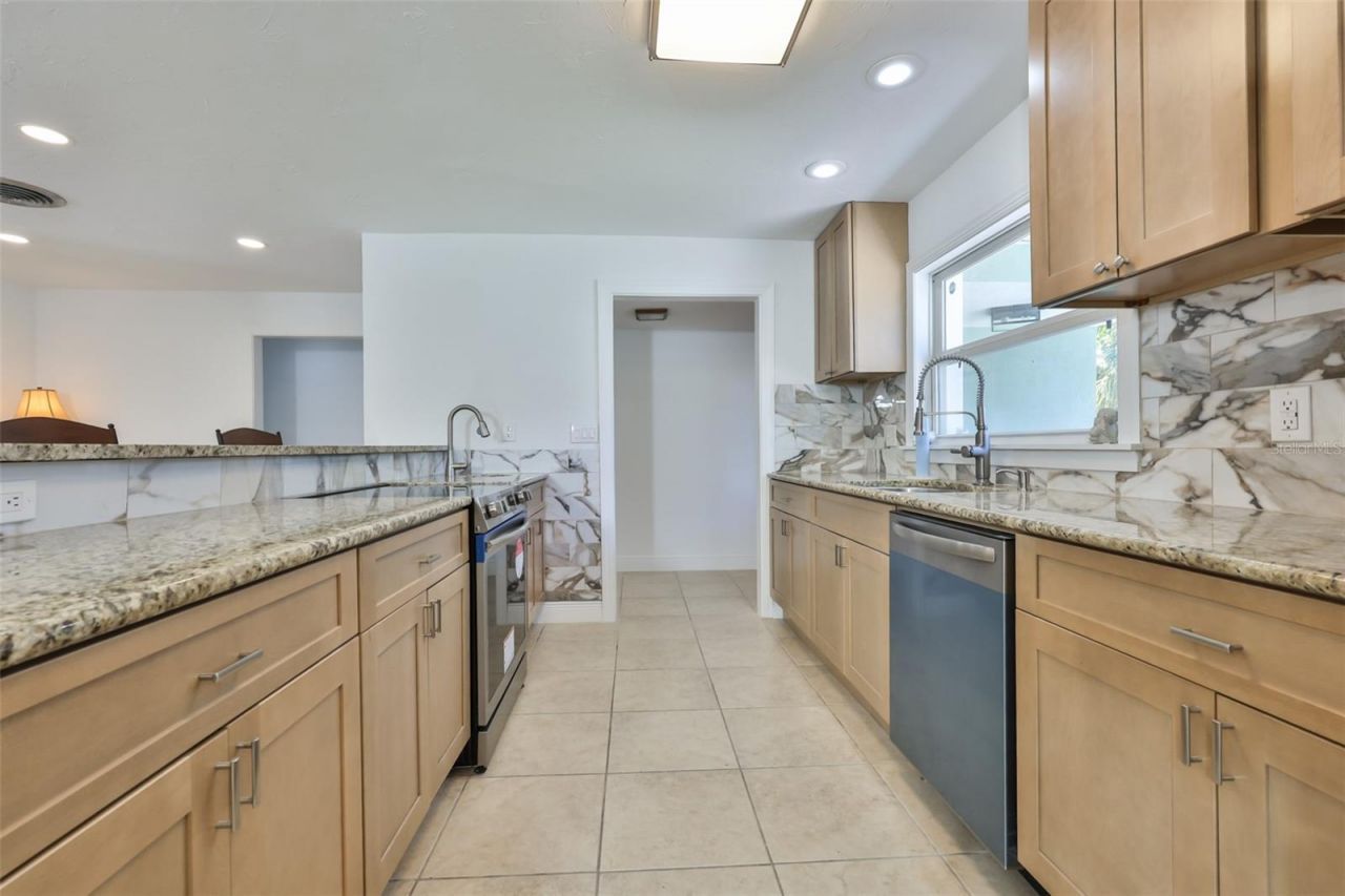 1667 N Dakota Avenue Ne, Saint Petersburg, FL 33703 Photo