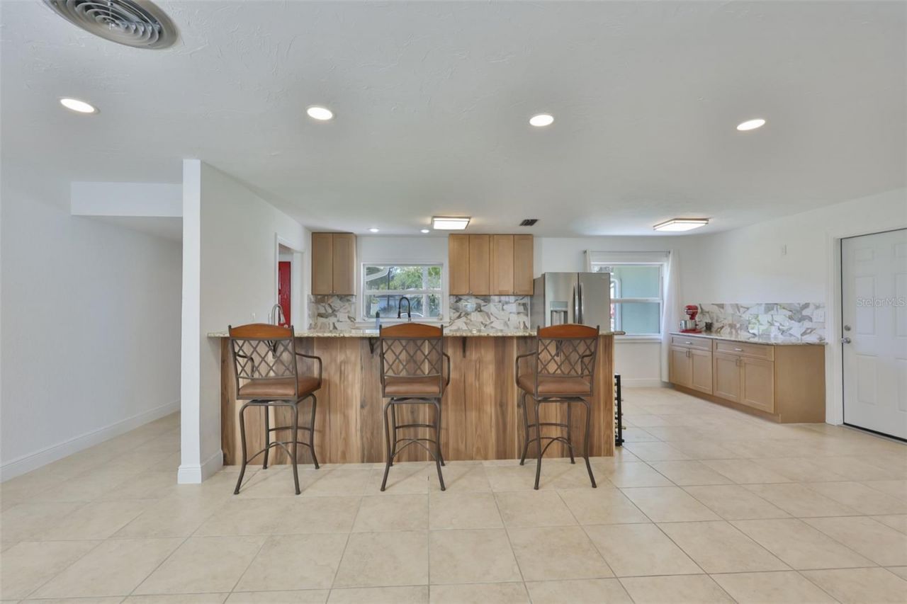 1667 N Dakota Avenue Ne, Saint Petersburg, FL 33703 Photo