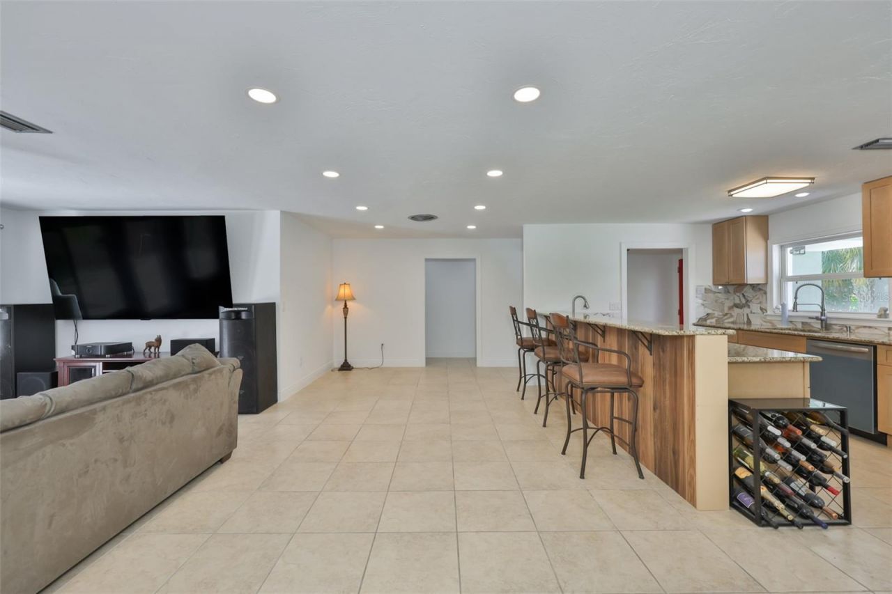 1667 N Dakota Avenue Ne, Saint Petersburg, FL 33703 Photo