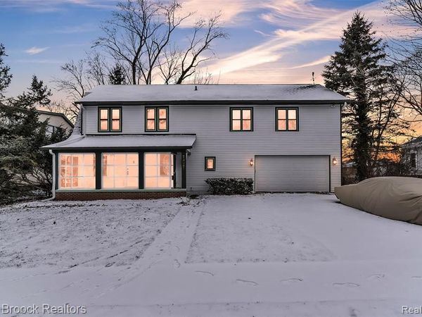 23009 Maple Avenue, Farmington, MI 48336