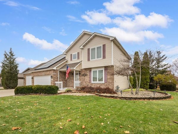 601 Edgewater Drive, Minooka, IL 60447