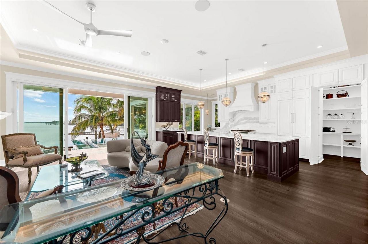 511 Bayview Drive, Holmes Beach, FL 34217 Photo